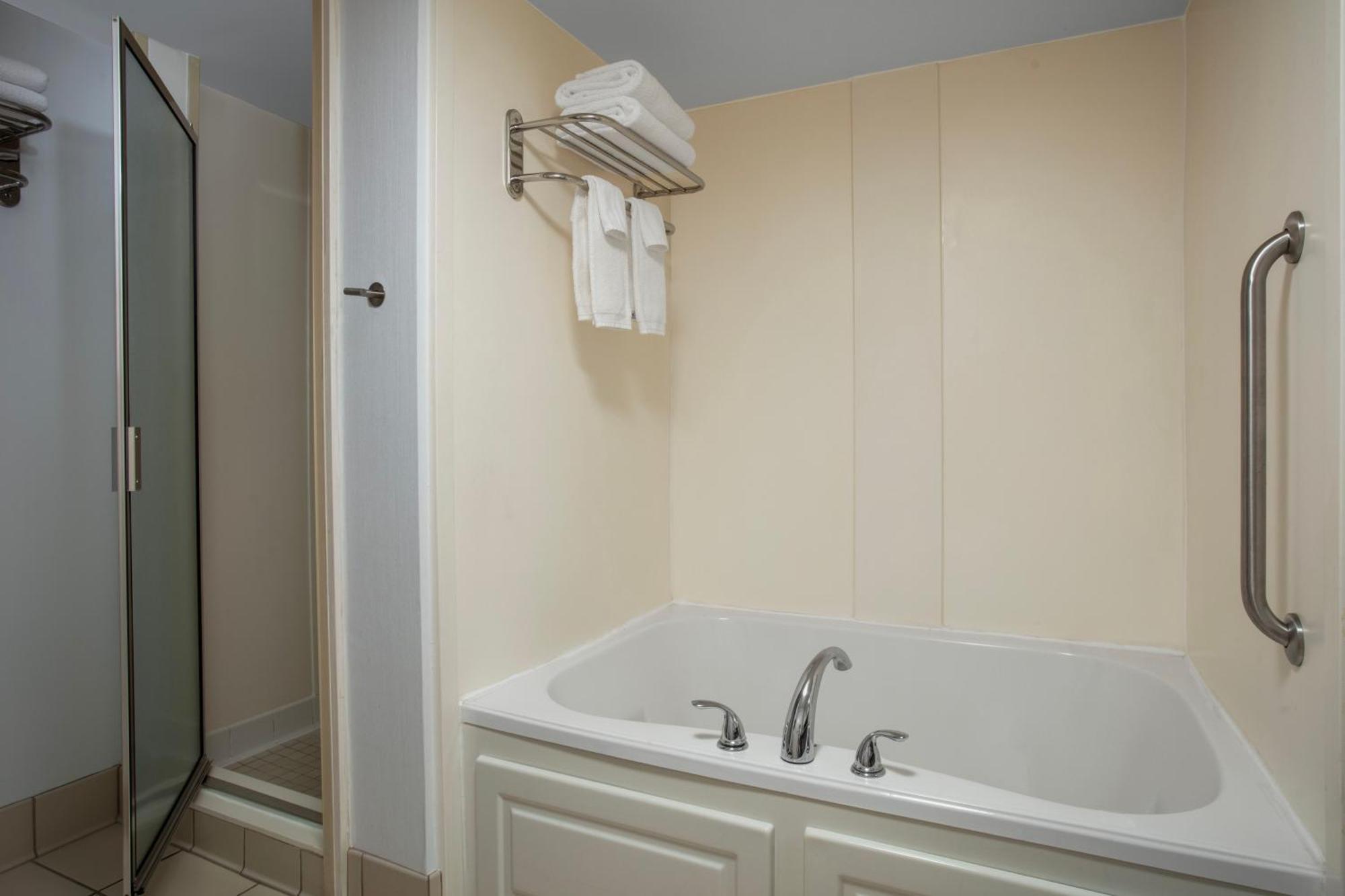 Hilton Garden Inn Fredericksburg Exteriör bild